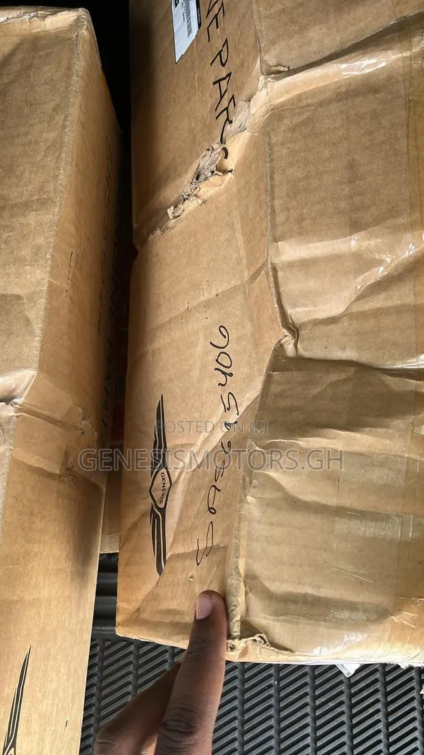 Genesis Gv70 OEM FRONT STRUT/Shock Absorbers · Photo 1