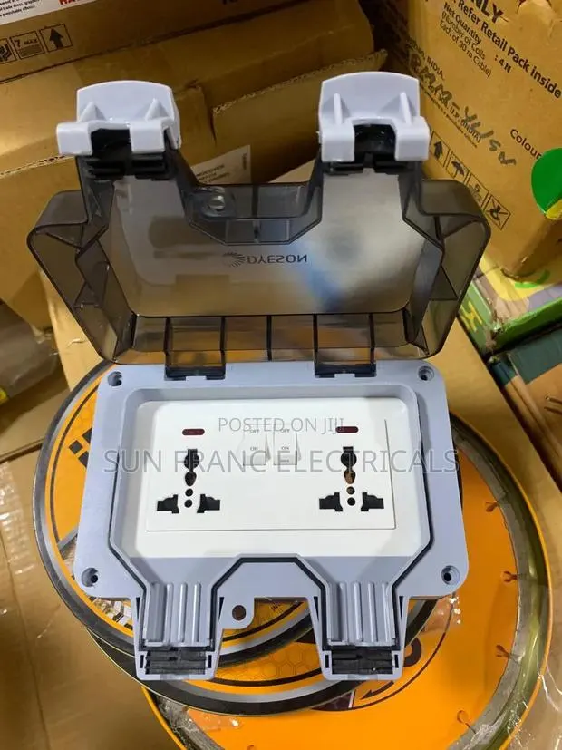 Outdoor Waterproof Double Outlet Socket With Protective Cover · Photo 1