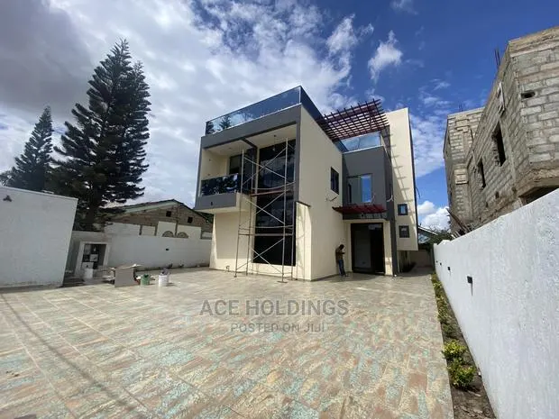 6bdrm Mansion in East Legon for sale · Photo 1