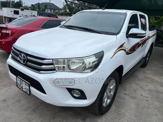 Toyota Hilux SR+ 4x4 2017 White · Photo 1