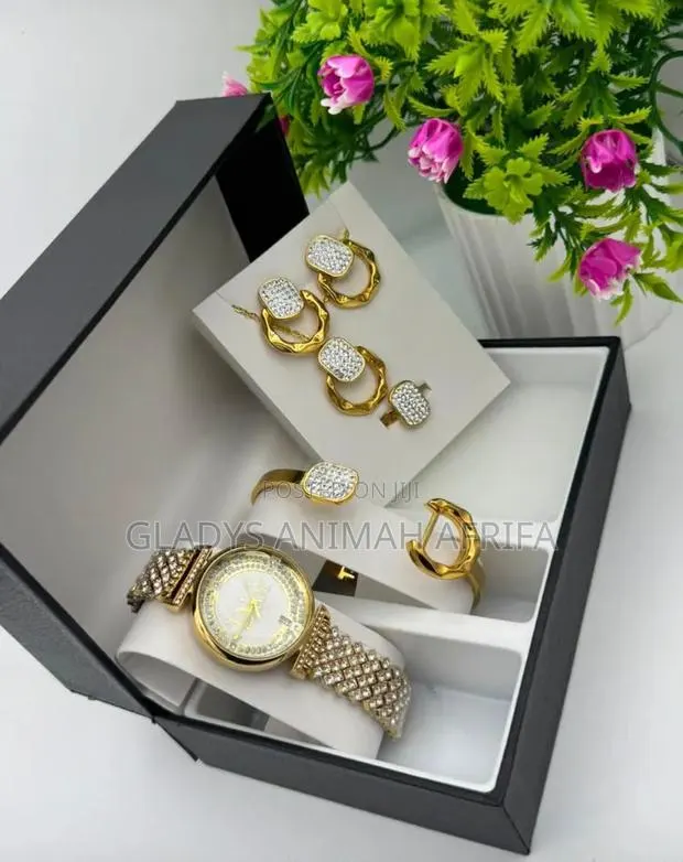 Luxury Men's and Women's Watch+jewelry Set · Photo 1