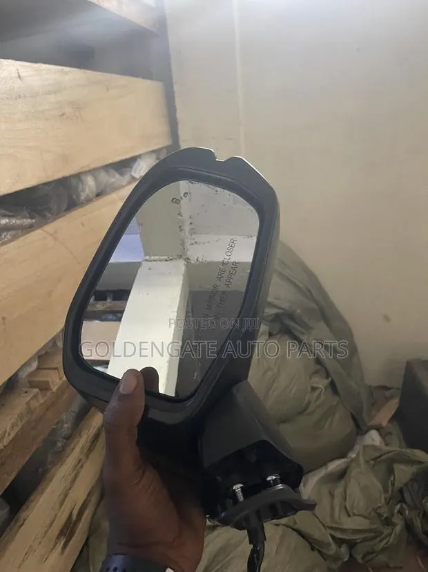 Honda CR-V 23 24 25 Mirror With Light and Sensor · Photo 1