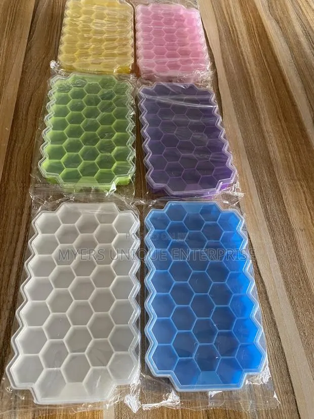 Silicone Ice Cube Tray for Drinks and Cocktails · Photo 1