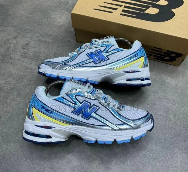 New Balance 740 · Photo 1