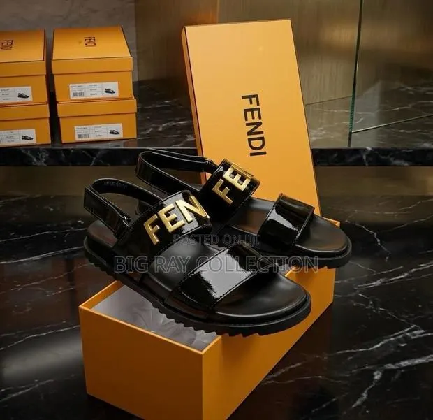 Solid Fendi Sandals · Photo 1