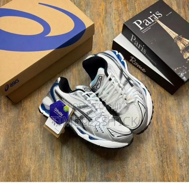 Asics Sneakers · Photo 1