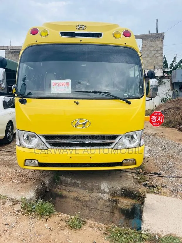 Hyundai County 2015 Yellow · Photo 1