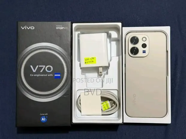 New Vivo V70 512 GB Gold · Photo 1