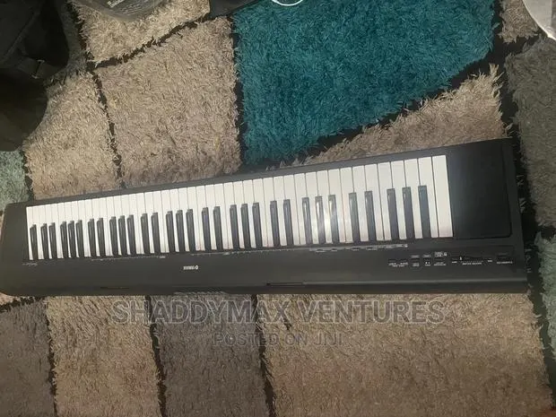 Yamaha NP 30 Keyboard · Photo 1