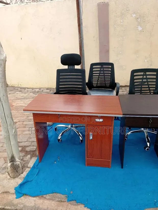 Table and Chair · Photo 1