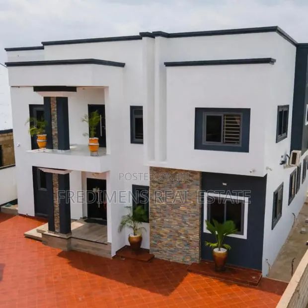 5bdrm House in Fredimens Real, Atwima Kwanwoma for sale · Photo 1