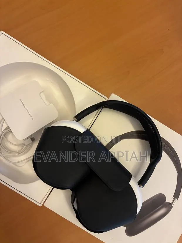 AirPods Max · Photo 1