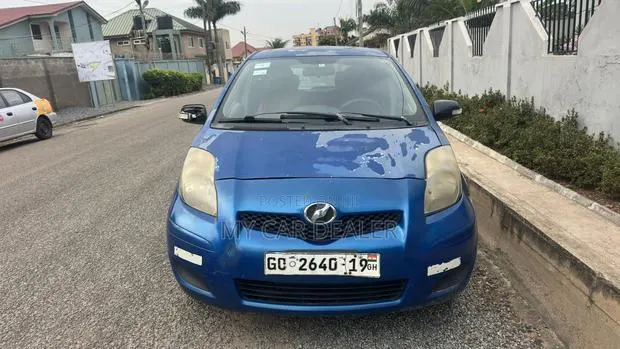 Toyota Vitz 1.0 FWD 3dr 2010 Blue · Photo 1