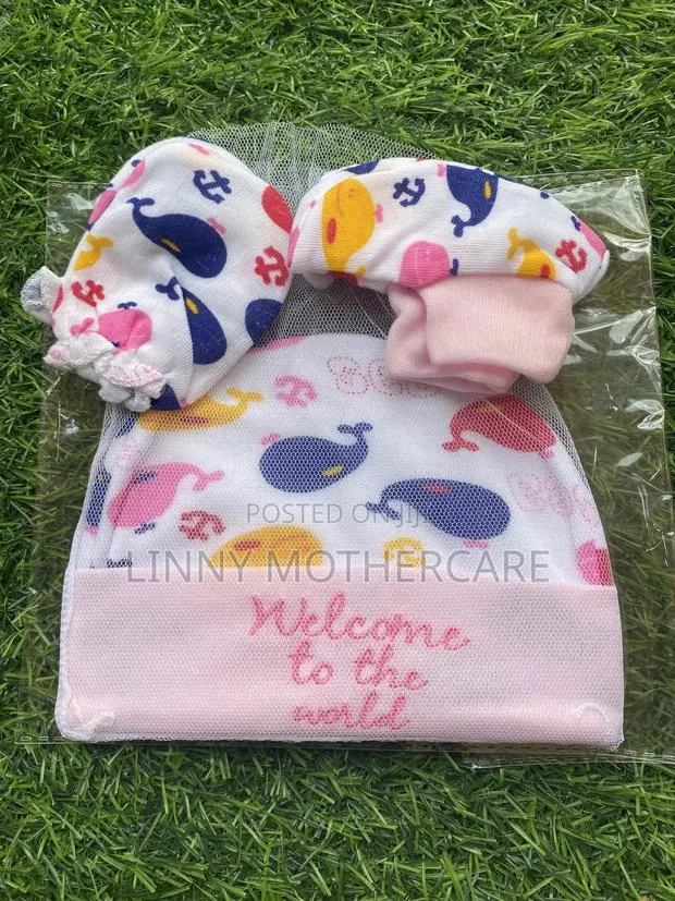 Baby Hat, Mitten Socks Set · Photo 2
