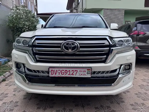 Toyota Land Cruiser 2019 White · Photo 1