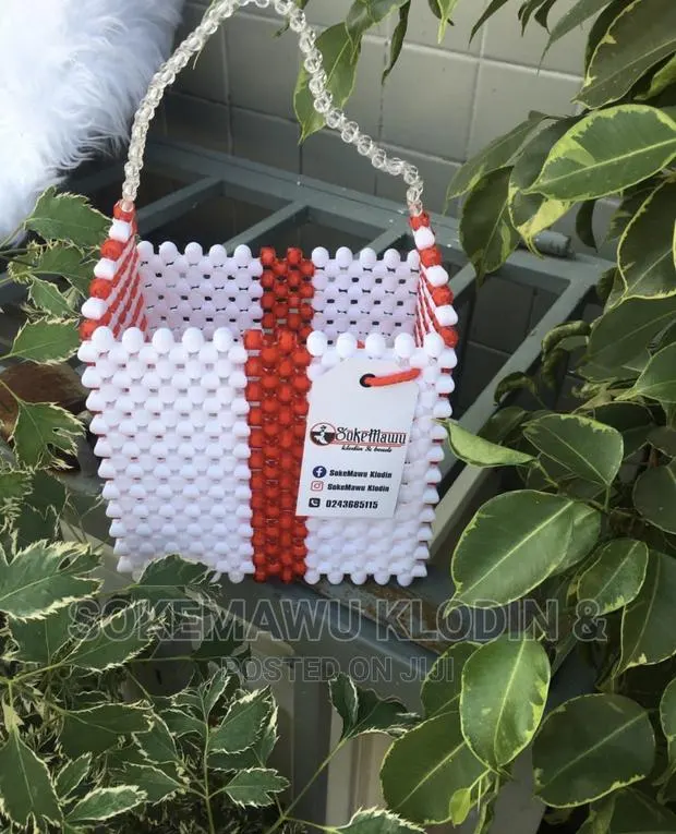 Beaded Bag · Photo 1
