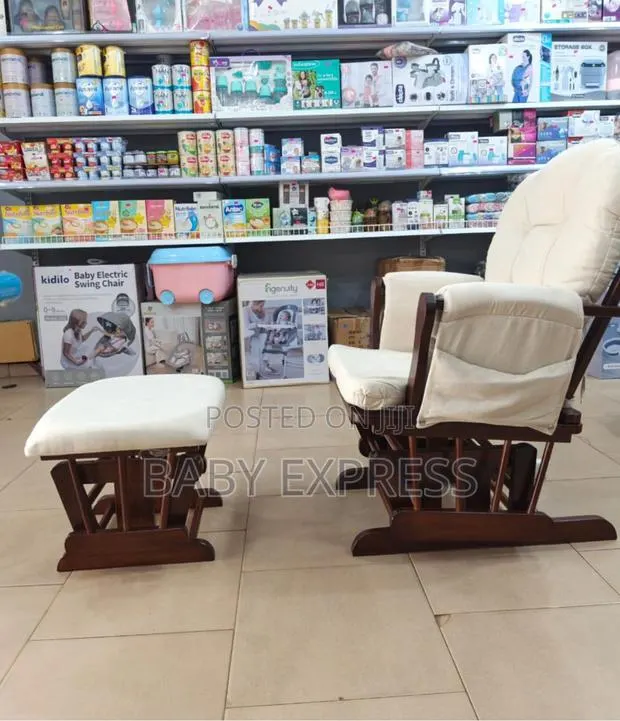Adjustable Breastfeeding Baby Nursing Chair With Rocking Function · Photo 1