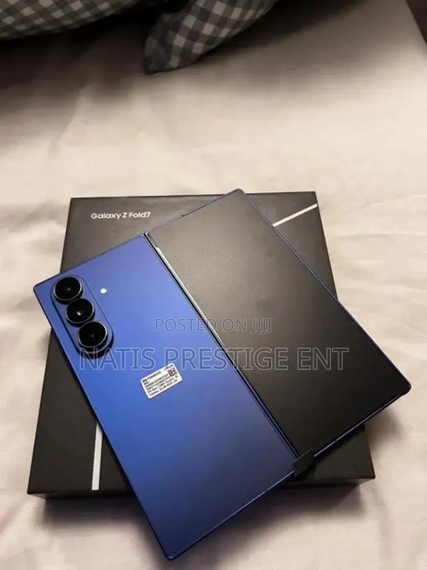 New Samsung Galaxy Z Fold7 256 GB Blue · Photo 1