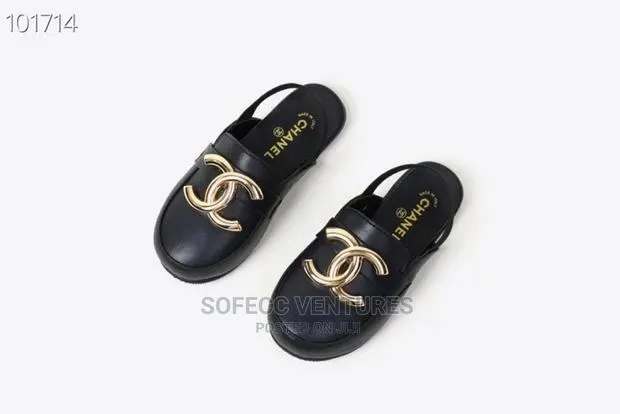 Chanel Half Sandals in Size 33 · Photo 1