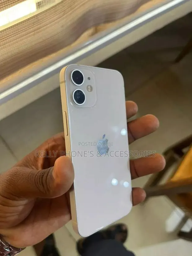 Apple iPhone 12 128 GB Gold · Photo 1