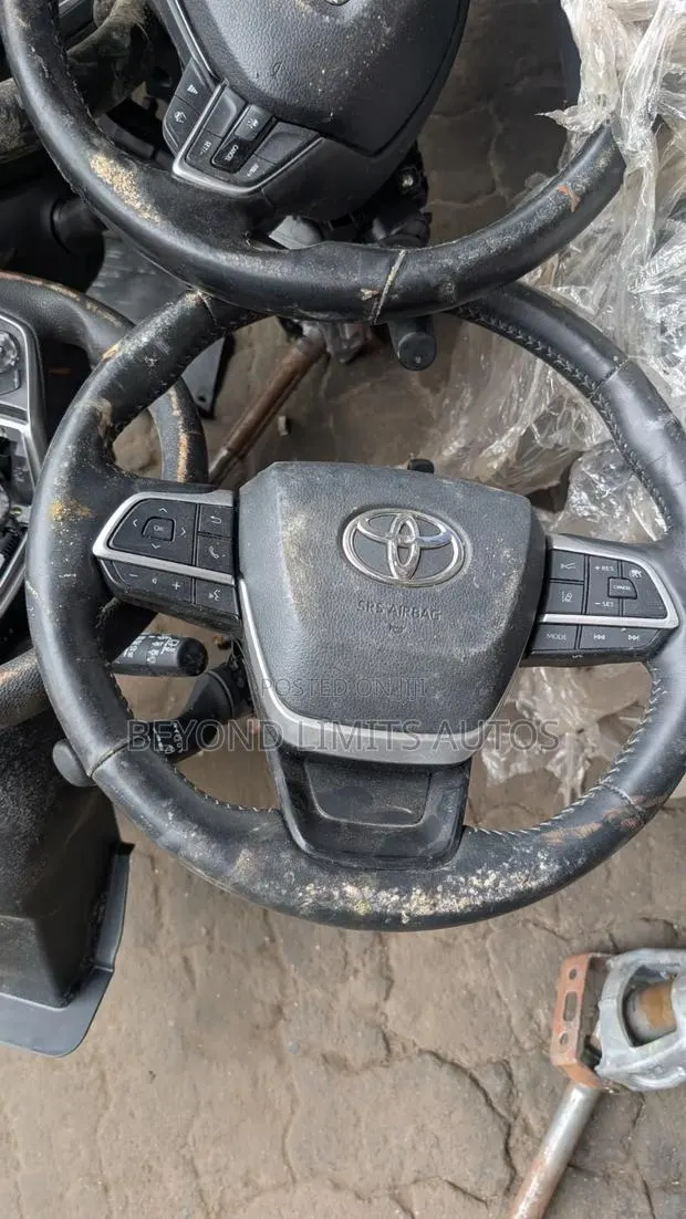 Toyota Highlander 2020,2021,2022,2023 Steering Wheel With Airbag · Photo 1