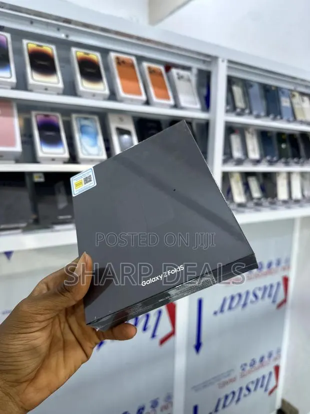 New Samsung Galaxy Z Fold 5 256 GB Black · Photo 1