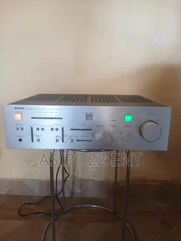 Yamaha Integrated Amplifier · Photo 1