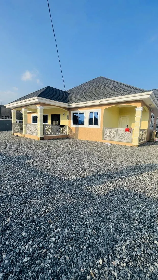 4bdrm House in Sefdard Properties, Amasaman for rent · Photo 1