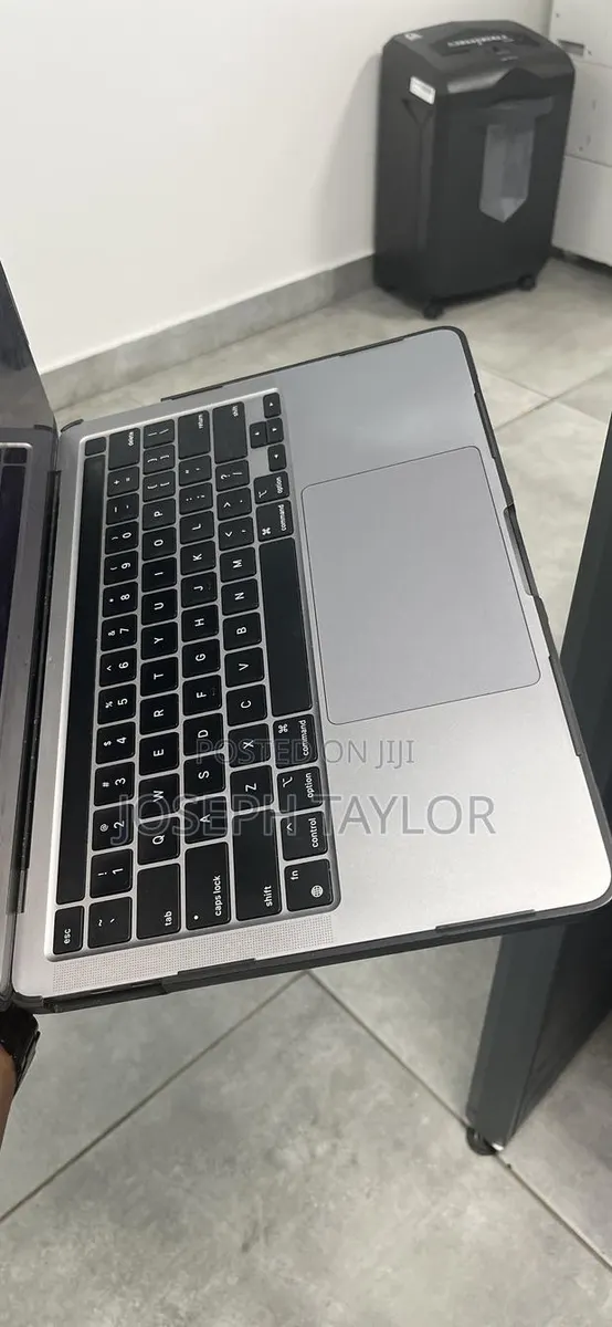 Laptop Apple MacBook Pro 2020 16GB Apple M1 SSD 512GB · Photo 1