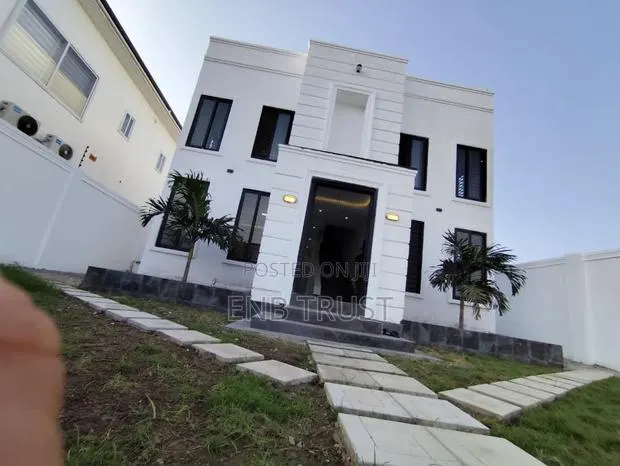 3bdrm Duplex in East Legon Hills, School Junction for sale · Photo 1