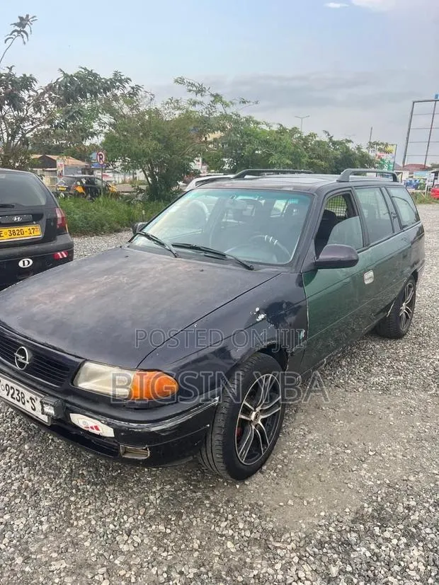 Opel Astra 1.4 2000 Black · Photo 1