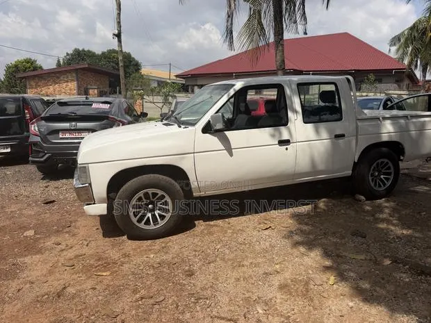 Nissan Hardbody 1998 White · Photo 1