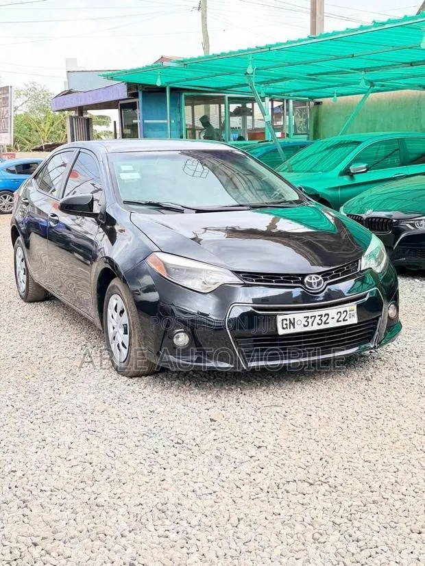 Toyota Corolla LE 4dr Sedan (1.8L 4cyl CVT) 2016 Black · Photo 1