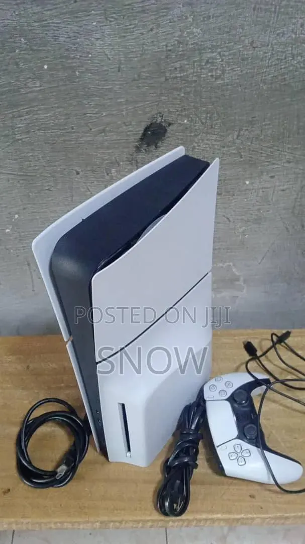 PS5 Slim With 2 Gamepads and FC 27 · Photo 1