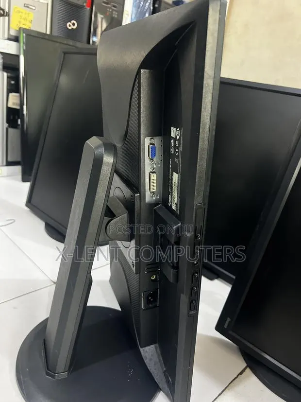 22 Inches Monitor · Photo 1