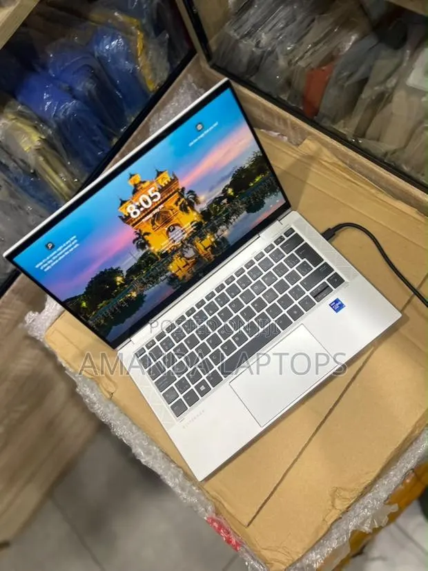New Laptop HP EliteBook 1040 G8 8GB Intel Core i5 SSD 256GB · Photo 3