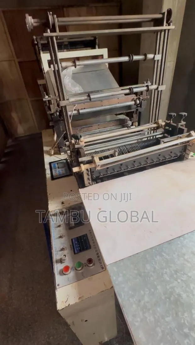 Automatic Two Lines Hi-Speed Plastic Bag Sealing and Cutting Machine · Photo 4