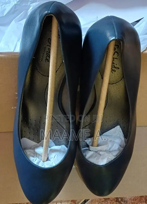 Lifestride Navy Comfortable Closed Shoe Heel · Photo 1