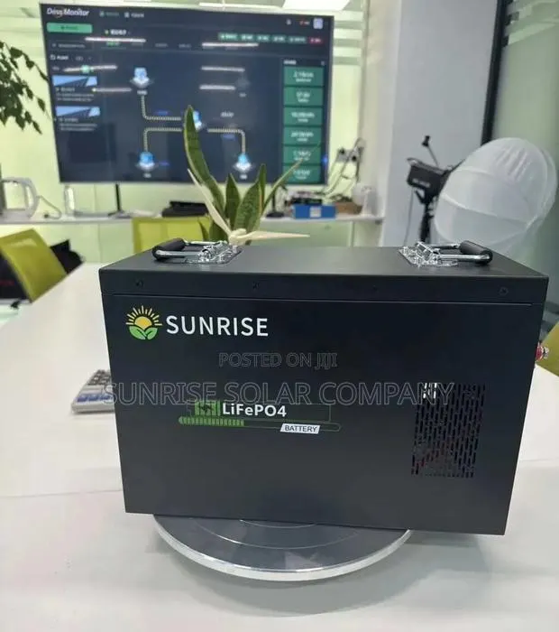 Solar Lithium Battery 12.8v 100ah With a Charger · Photo 1