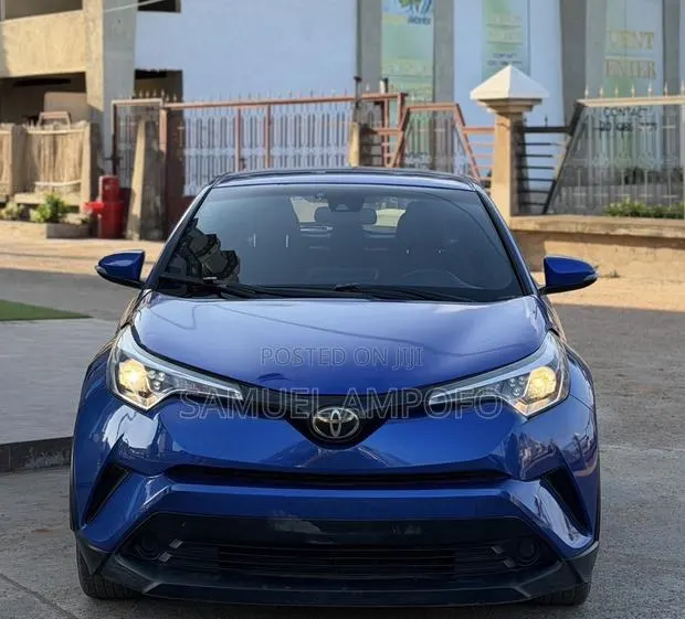 Toyota C-HR 2018 Blue · Photo 1