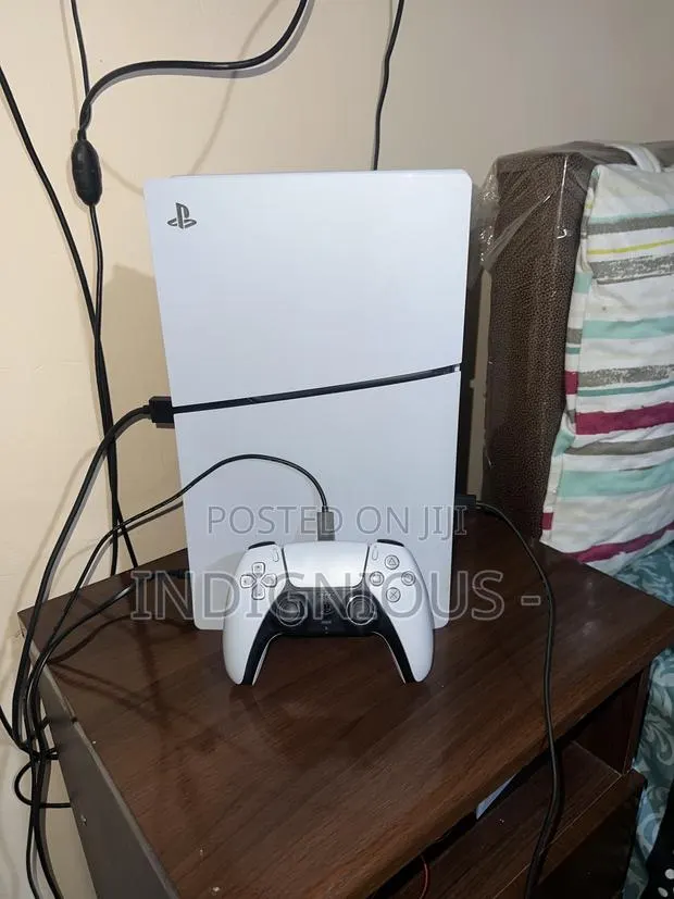 Ps5 Slim Standard 1tb (Read Description) · Photo 1