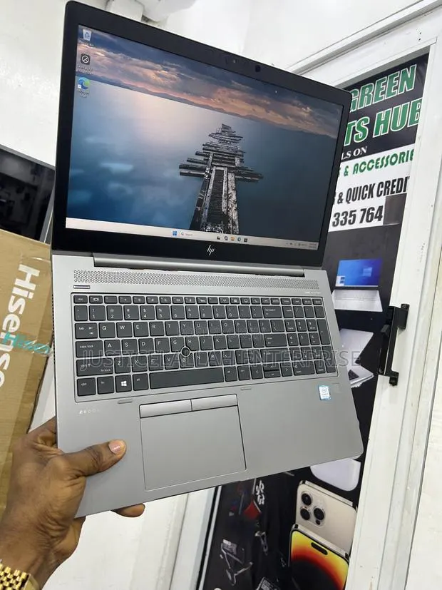 Laptop HP ZBook 15 G6 16GB Intel Core i7 SSD 512GB · Photo 1