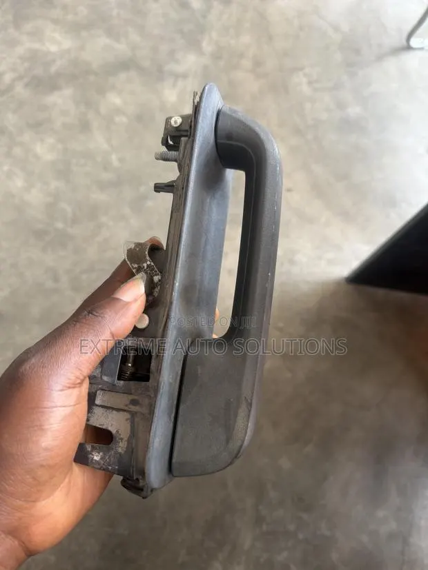2015-2020 Ford F150 Front Right Door Outside Handle · Photo 1