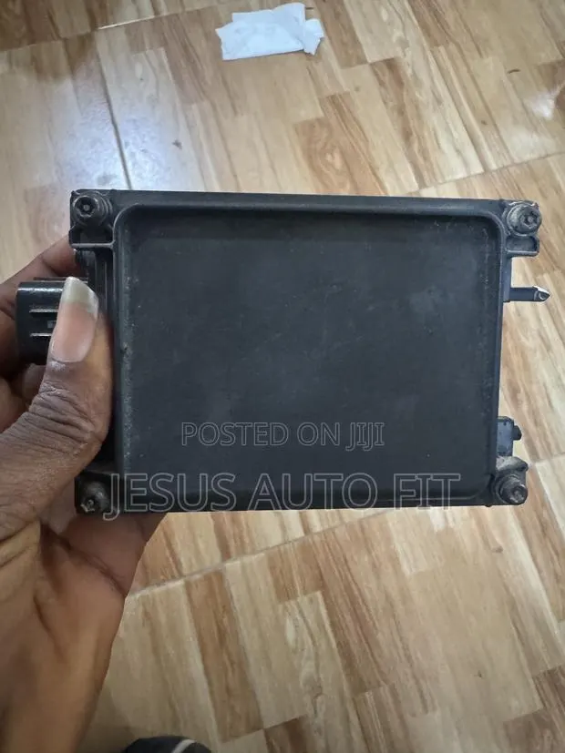 2016-2018 Honda Pilot Front Radar Sensor 36800-Tg7-A01 · Photo 1
