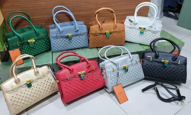 Simple Classy Ladies Handbag · Photo 1