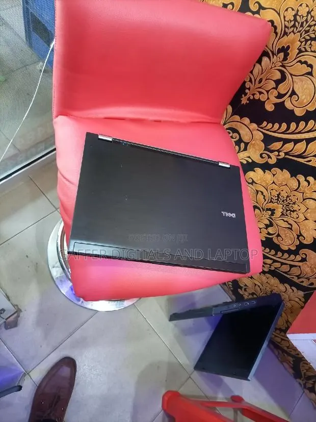 New Laptop Dell Latitude 15 5580 4GB Intel Core 2 Quad HDD 500GB · Photo 1
