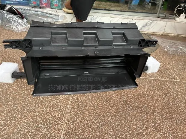 Lower Shatter Grill Ford F150 2020-2021-2022 · Photo 1