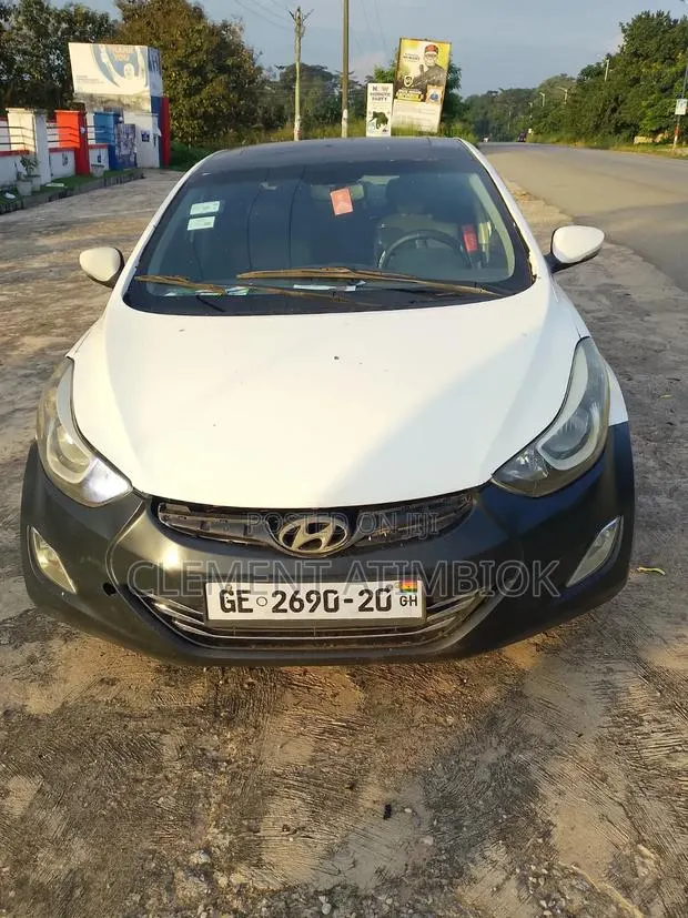 Hyundai Elantra Limited Sedan FWD (1.8L 4cyl 6A) 2013 White · Photo 1