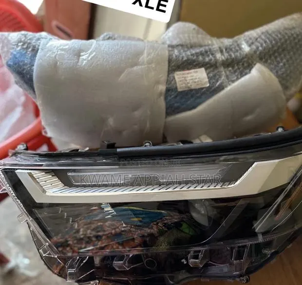 Toyota RAV4 XLE “2022,2023,2024” Headlights Pair · Photo 1