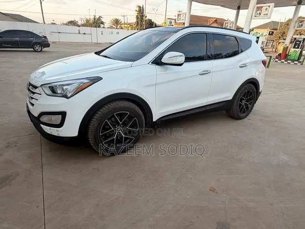 Hyundai Santa Fe Sport 2.0T 2013 White · Photo 1